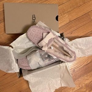 UGG DAKOTA SUNSHINE PERF SUEDE SHEEPSKIN MOCCASIN